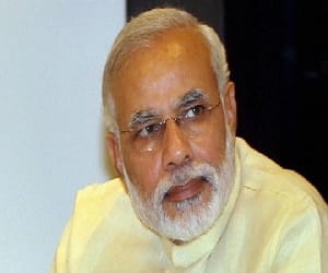 indian army gave dummy cheque to pm narendra modi.